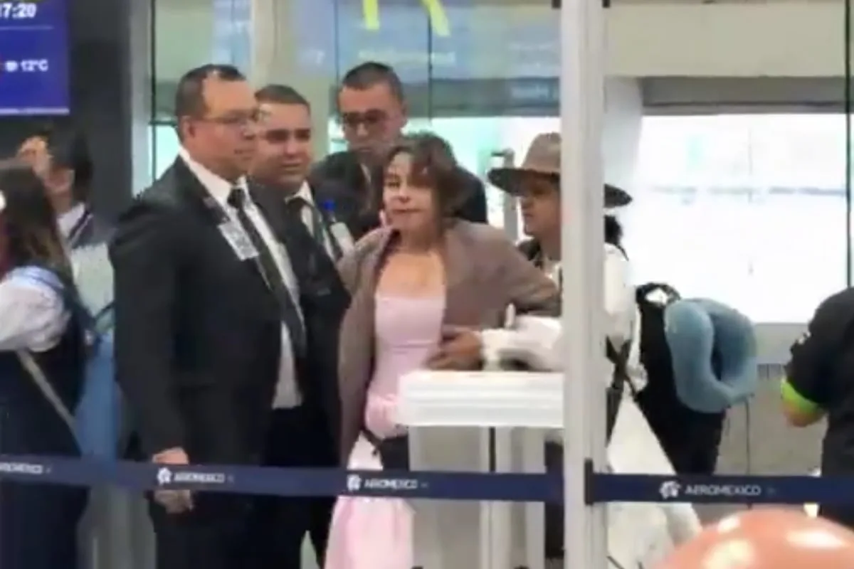 Pasajera causa altercado en el aeropuerto de la Ciudad de México tras perder su vuelo