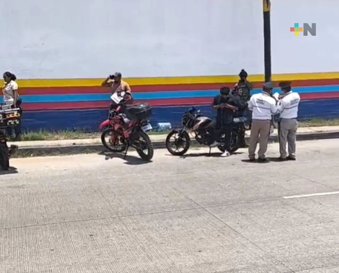 Autoridades retienen motocicletas a conductores sin documentación en regla en Coatzacoalcos