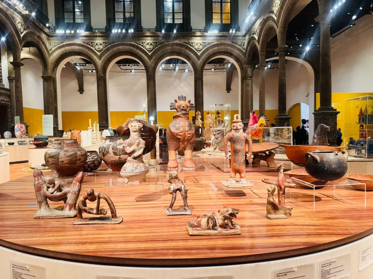 Barro y cerámica en México: tres milenios de identidad y diseño en el Palacio de Iturbide