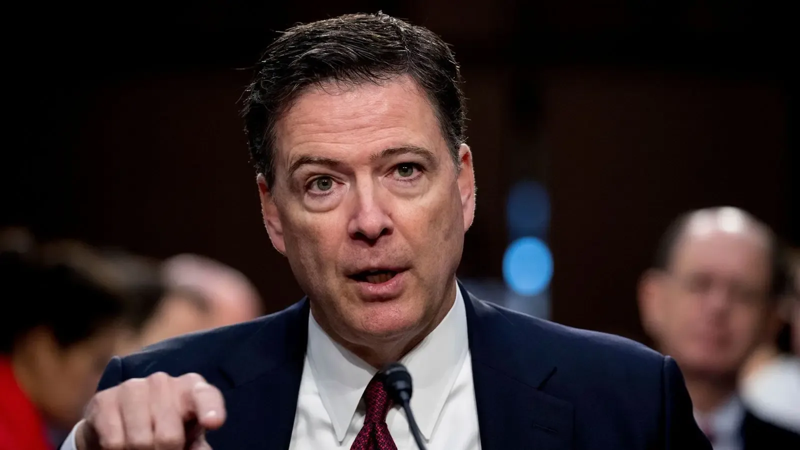 Comey comparece ante tribunal acusado de amenazas contra Trump por publicación en redes