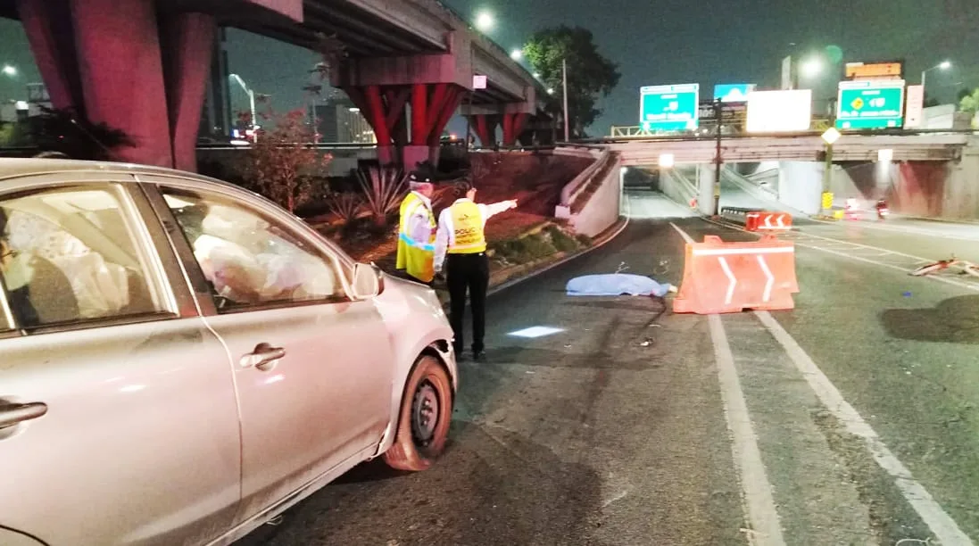 Hombre muere arrollado al intentar cruzar avenida en el sur de Monterrey