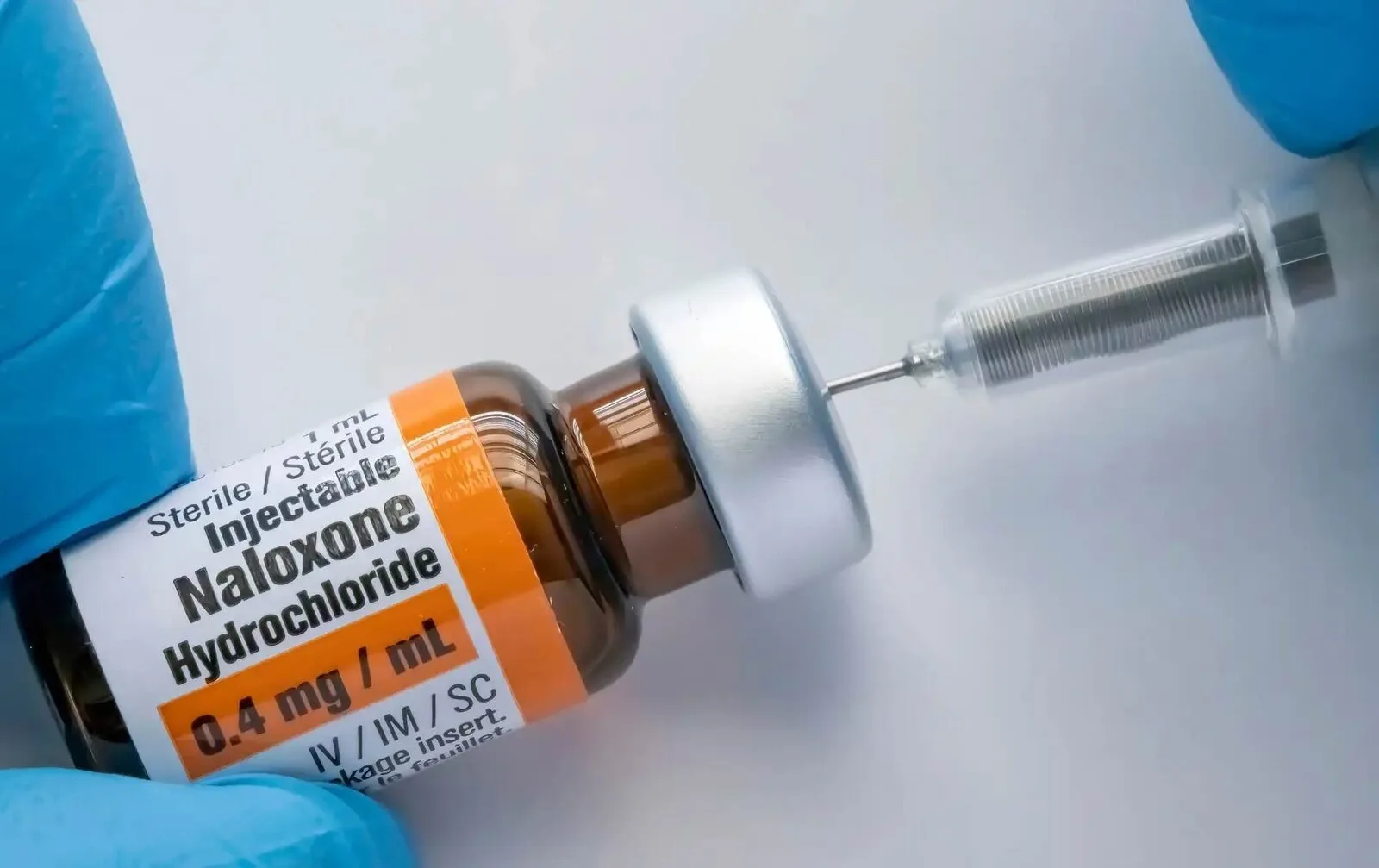 Morena propone permitir el uso médico de naloxona contra sobredosis de opioides