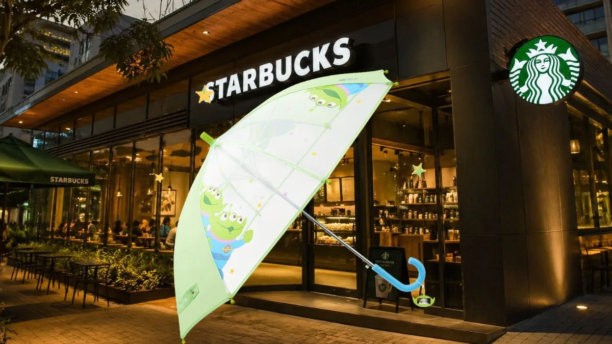 Starbucks lanza sombrillas de Toy Story 5 con compra limitada, pero no llegará a México por ahora