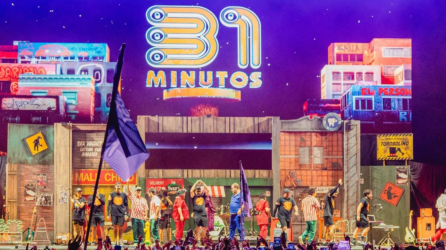 31 Minutos sorprende con tributo a Juan Gabriel en el Zócalo de Ciudad de México