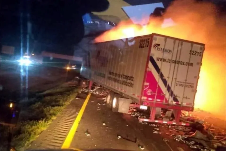 Accidente en autopista Monterrey-Nuevo Laredo deja dos muertos y varios heridos