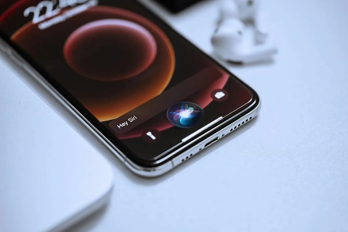 Apple revoluciona Siri con IA generativa y nueva app independiente en iOS 27