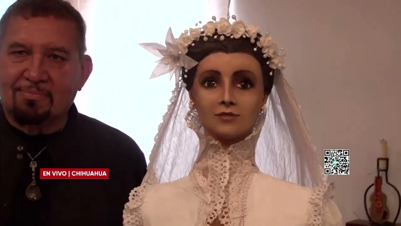 Artesano recrea con cartonería el icónico maniquí de “La Pascualita” y gana concurso estatal