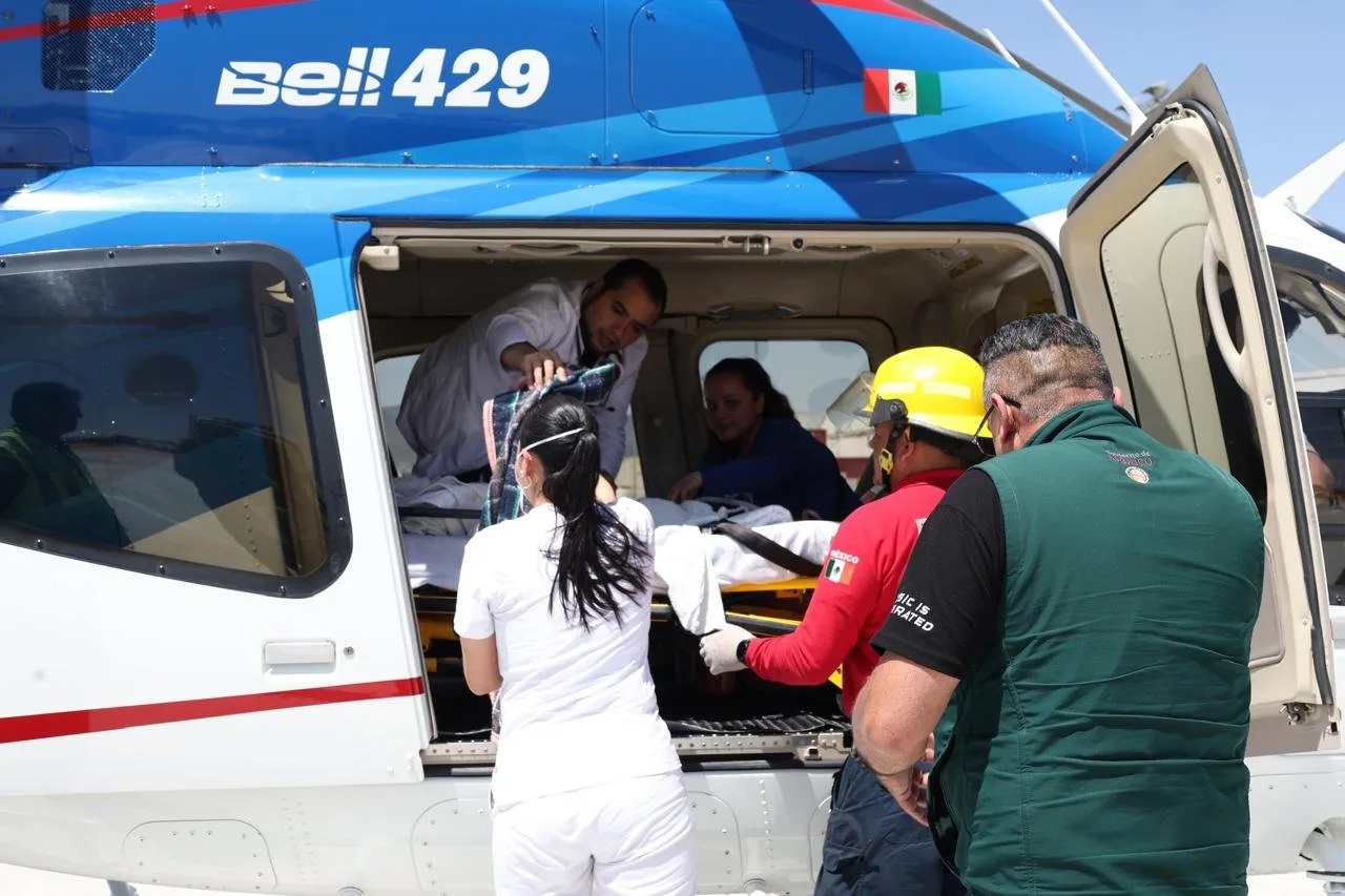 Hidalgo traslada a bebé con complicaciones de salud en avión estatal
