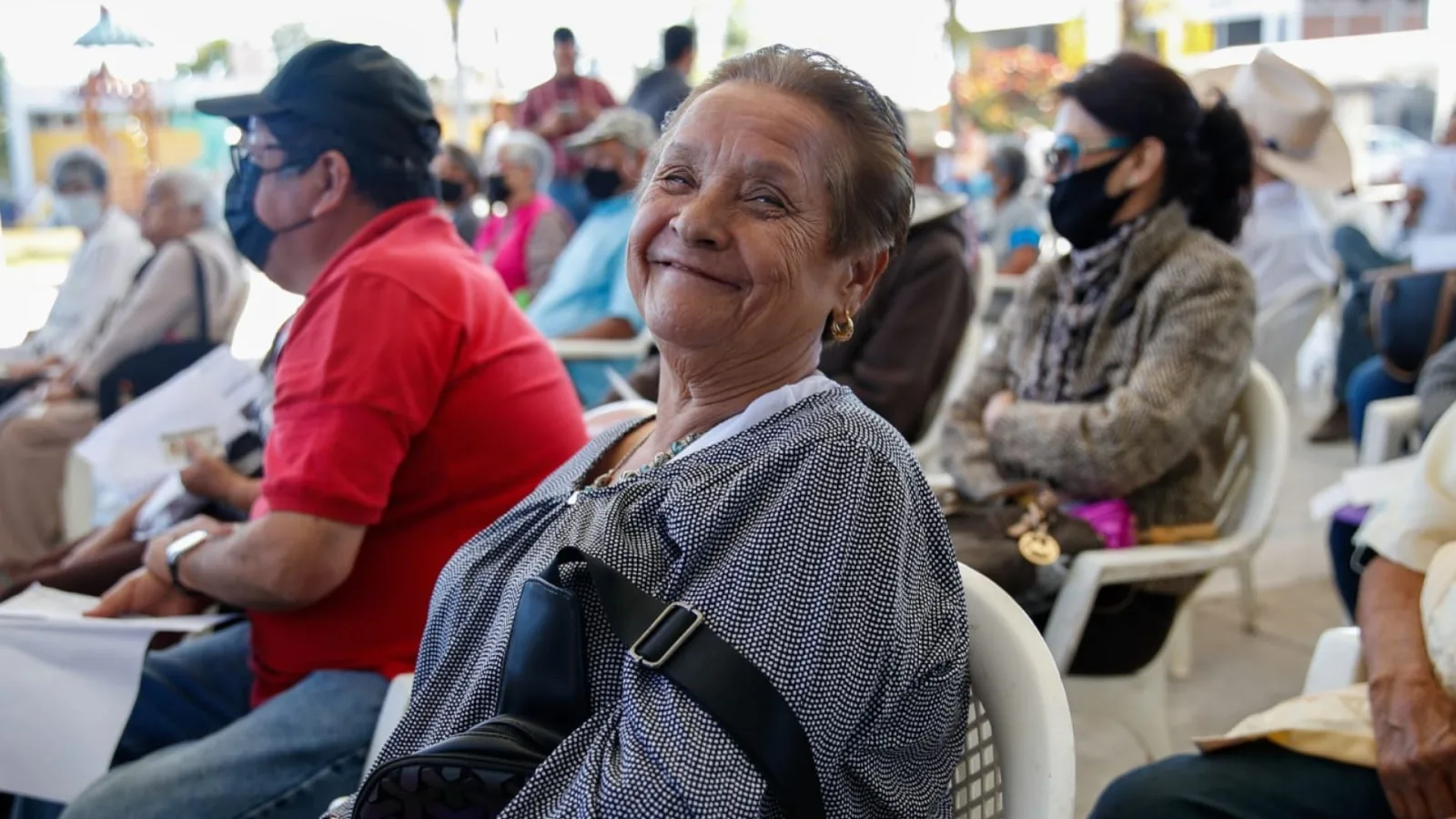 Adultos mayores recibirán 6.400 pesos en mayo por la Pensión del Bienestar