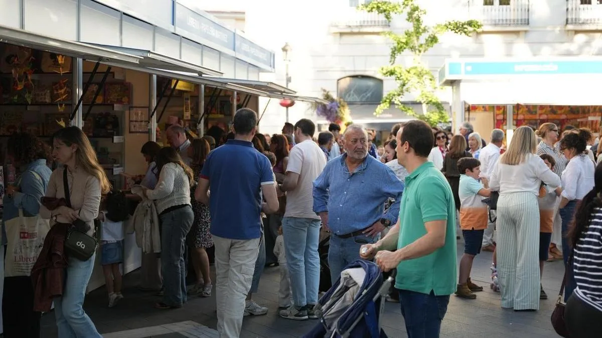 La Feria del Libro de Badajoz cierra con buenas ventas y críticas por selección de autores