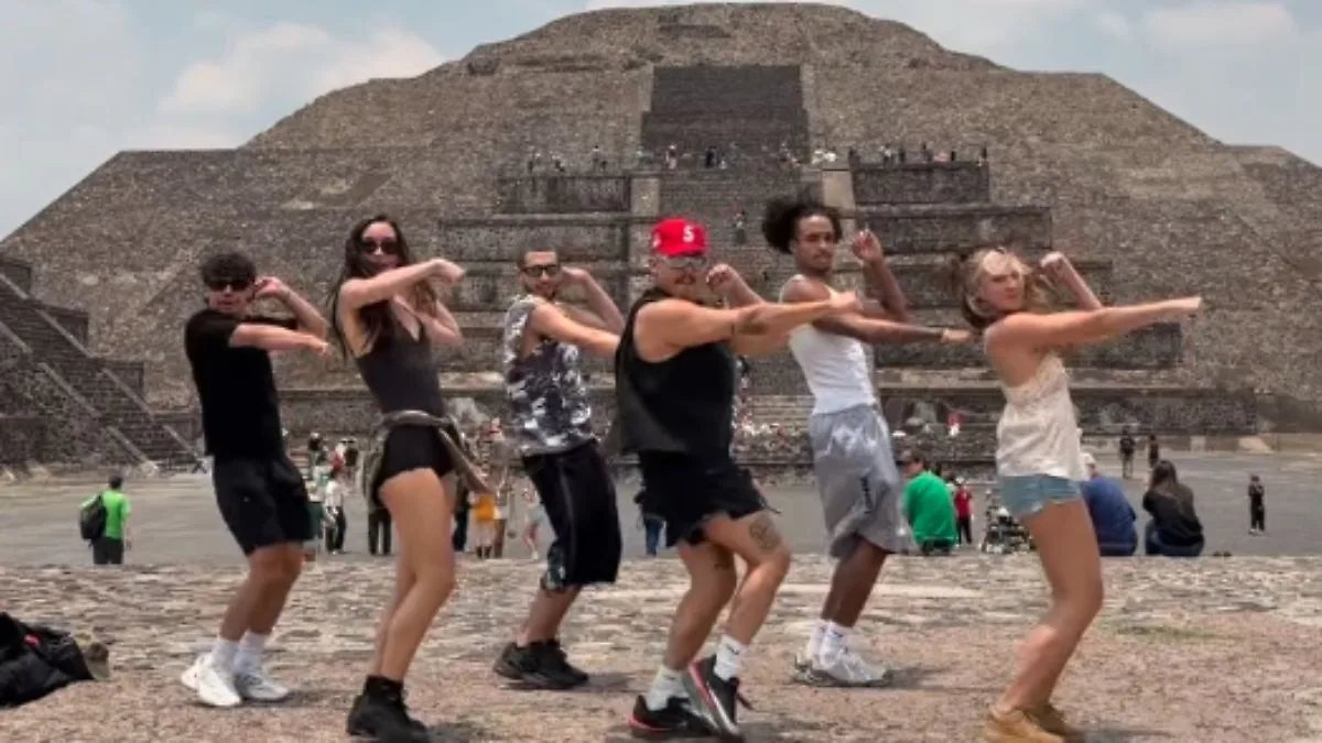 Bailarines de BTS realizan coreografía frente a la Pirámide de la Luna en Teotihuacán
