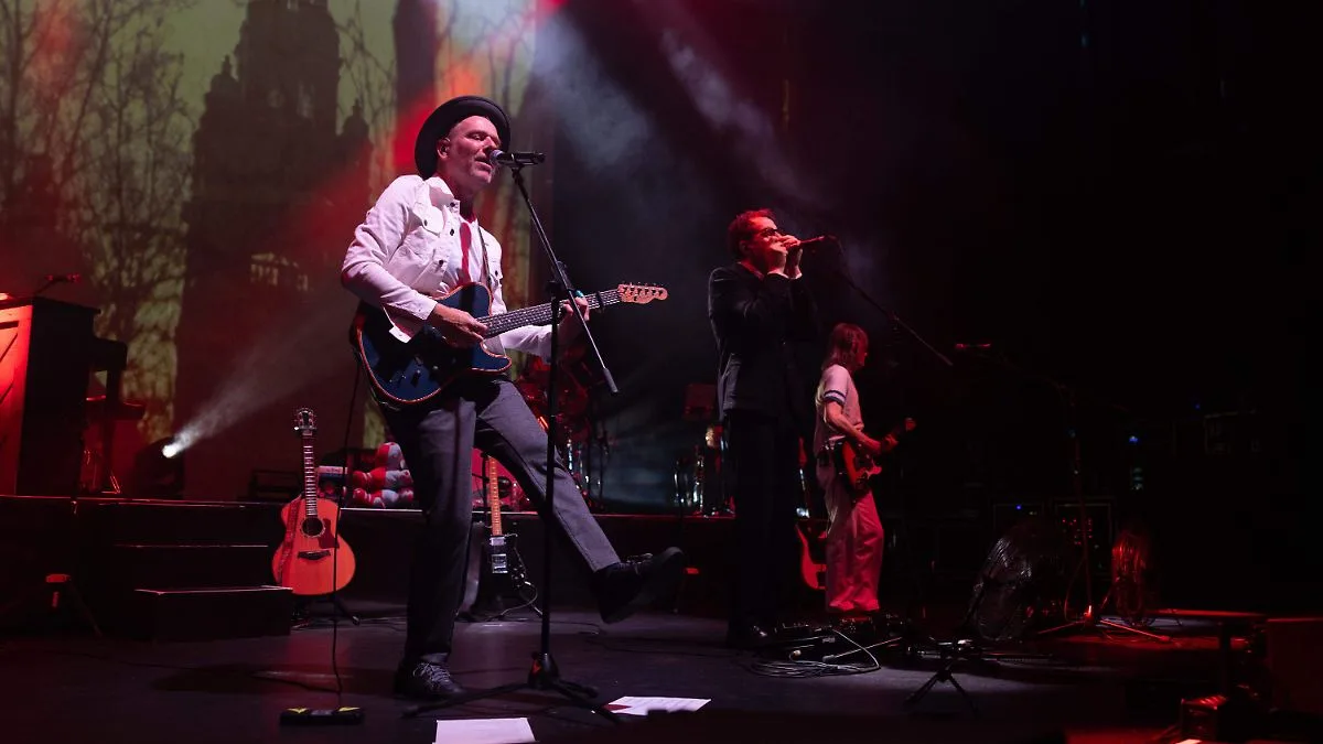 Belle and Sebastián revive la nostalgia de los 90 en el concierto del Metropólitan