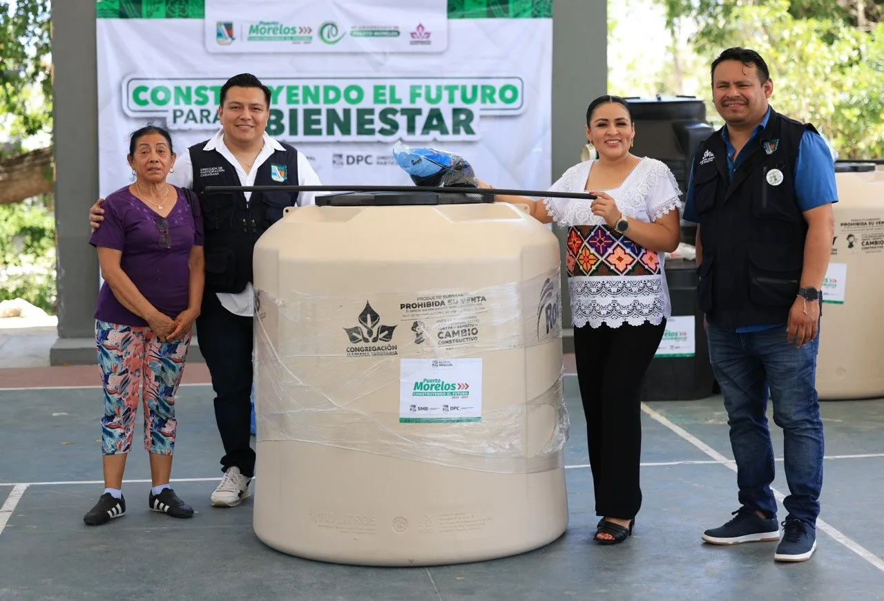 Blanca Merari entrega tinacos y equipos para mejorar el acceso al agua en Puerto Morelos