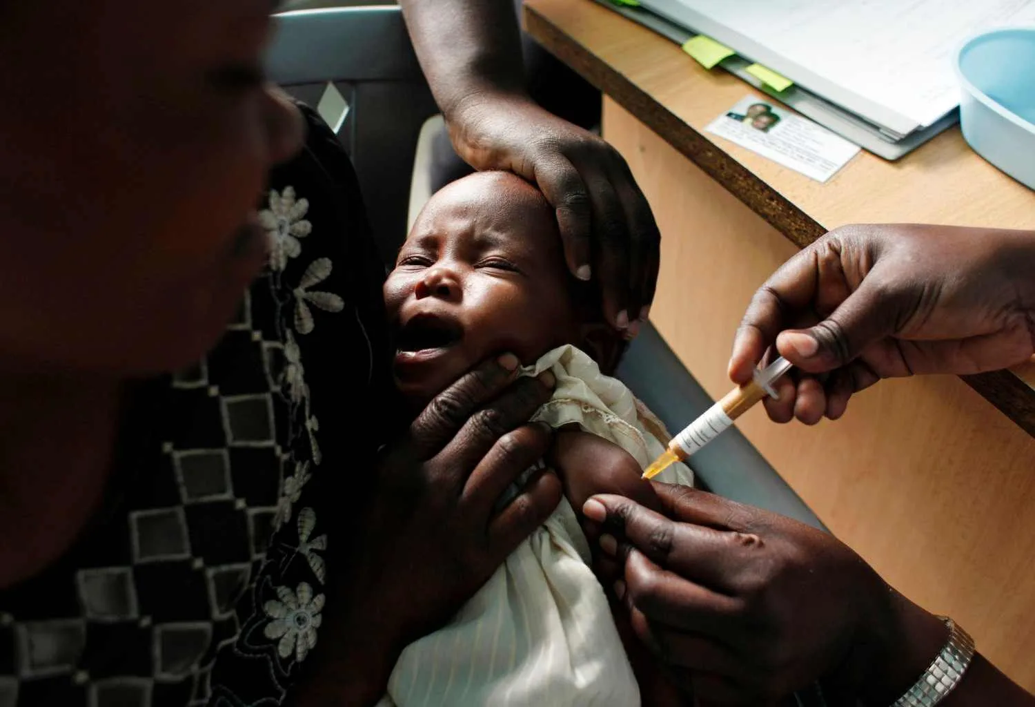 Camerún logra reducir 70% los contagios de malaria infantil con vacunación completa