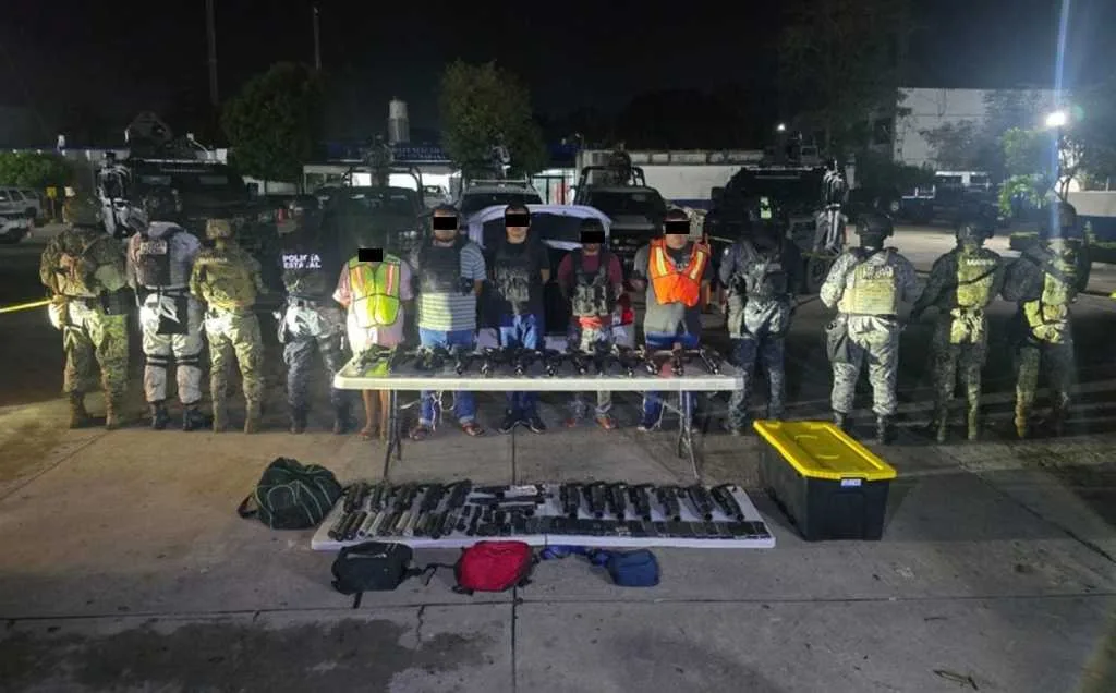 Capturan a cinco personas con arsenal y drogas en el municipio de Centro, Tabasco