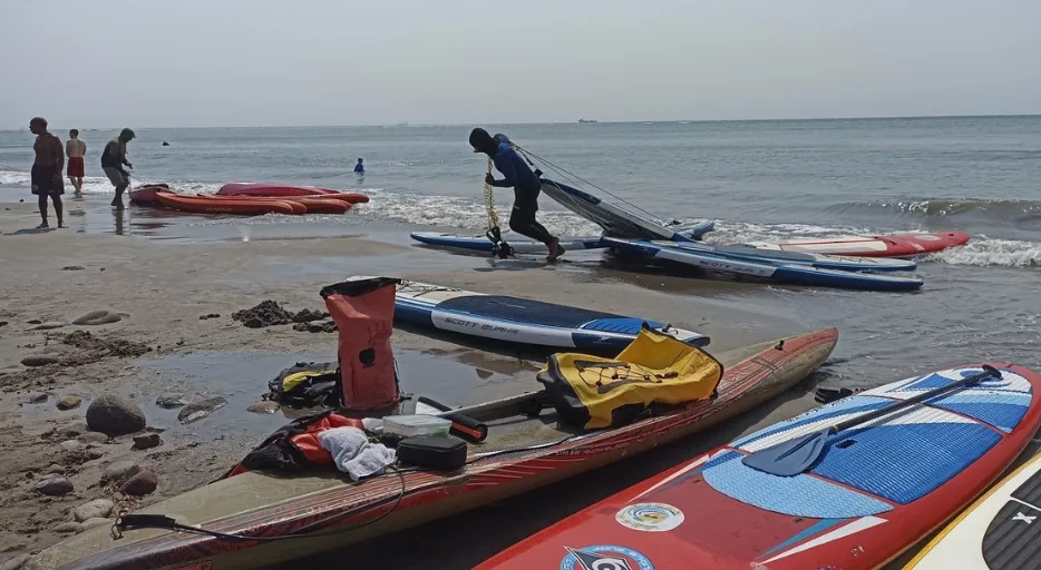 Cerca de 90 personas quedan atrapadas en el mar durante paseo en kayak en Veracruz