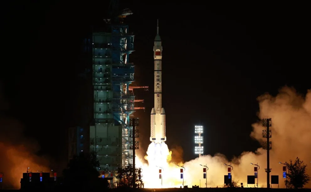 China envía a su primera astronauta de Hong Kong en misión hacia la estación Tiangong