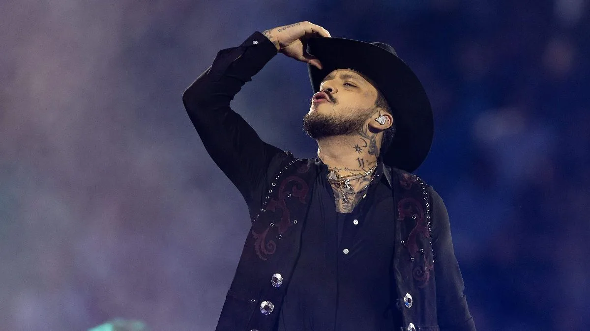 Christian Nodal y Ángela Aguilar brillan en La México con duetos y momentos íntimos en “Pa’l Cora Tour