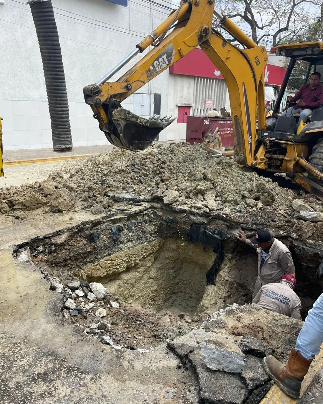COMAPA Altamira repara fugas de agua en varios sectores de la ciudad