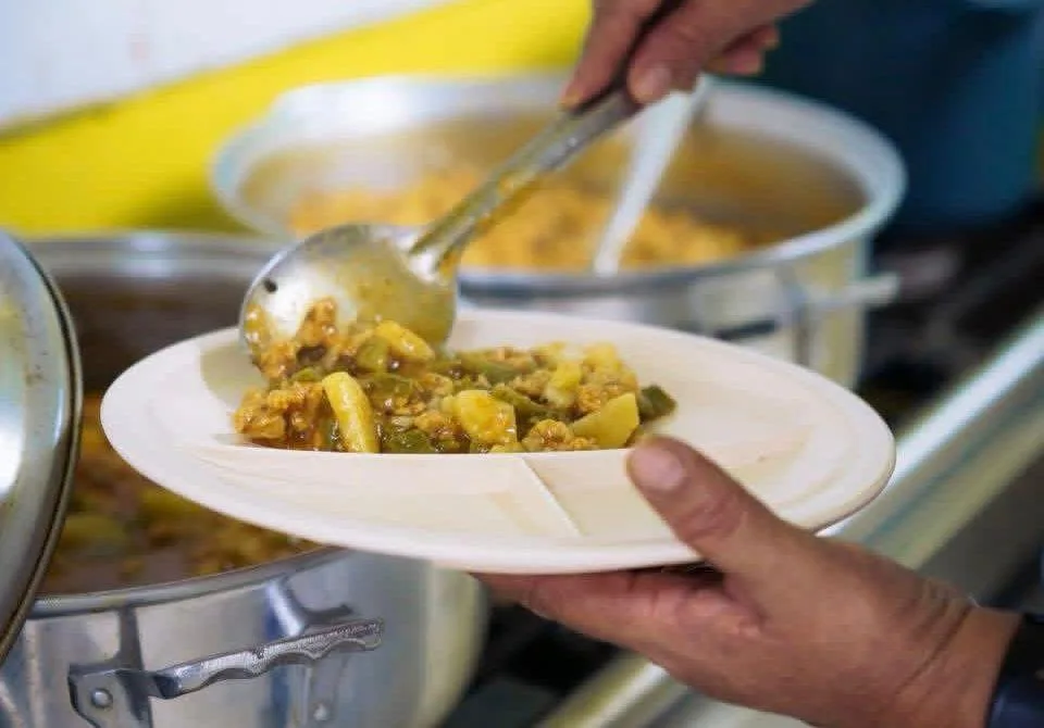 Comedores comunitarios en Ciudad Juárez alimentan a 200 personas diariamente