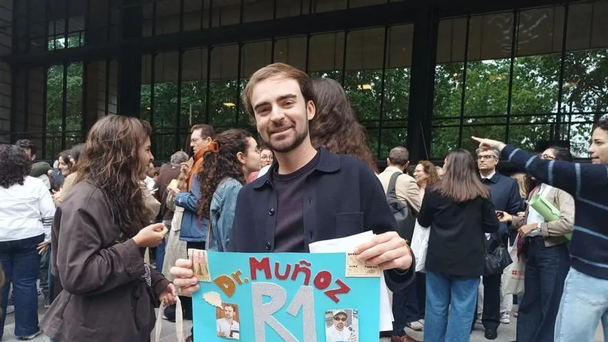 Comienza la adjudicación de plazas MIR 2026 entre nervios y celebraciones en el Ministerio de Sanidad