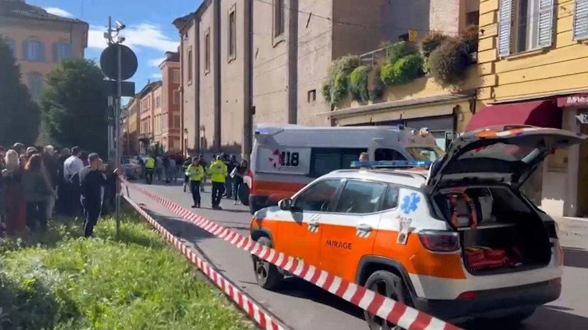 Conductor arrolla a varios peatones en Módena, Italia, dejando múltiples heridos