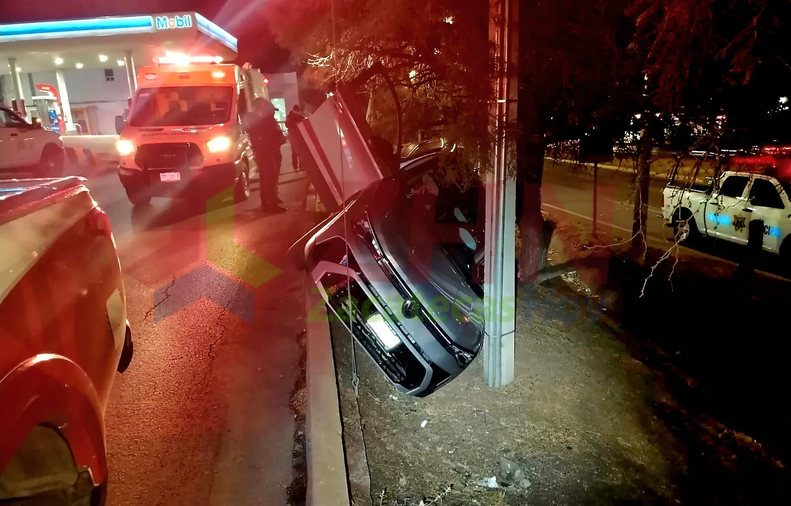 Conductor resultó ileso tras salirse del camino en el bulevar López Portillo