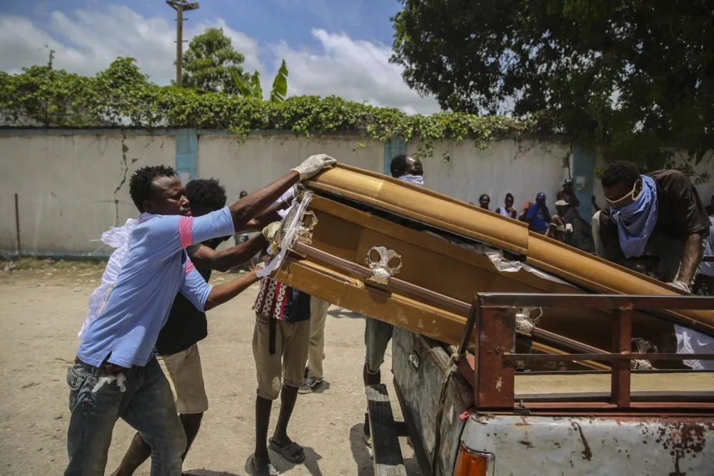 Conflictos entre pandillas en Haití dejan decenas de muertos y miles desplazados
