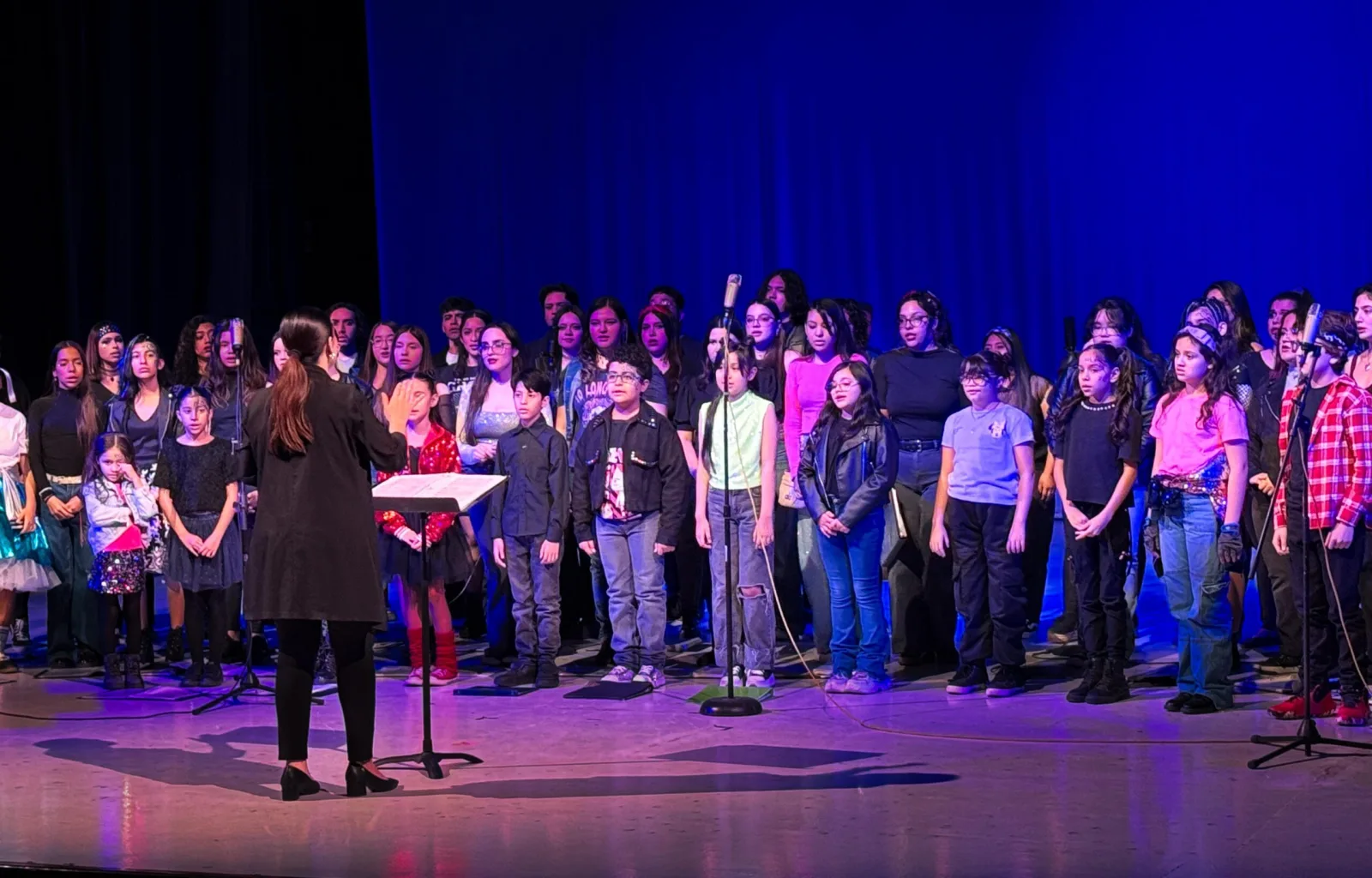 Coros infantiles y universitarios destacan en concierto “Oldies y no tan oldies” en Festival Cultural