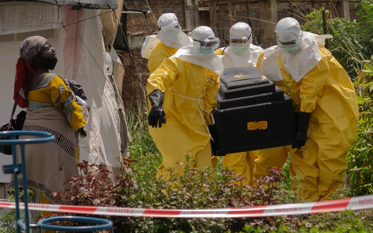 Crece la preocupación por posible pandemia de ébola en África por rápido brote