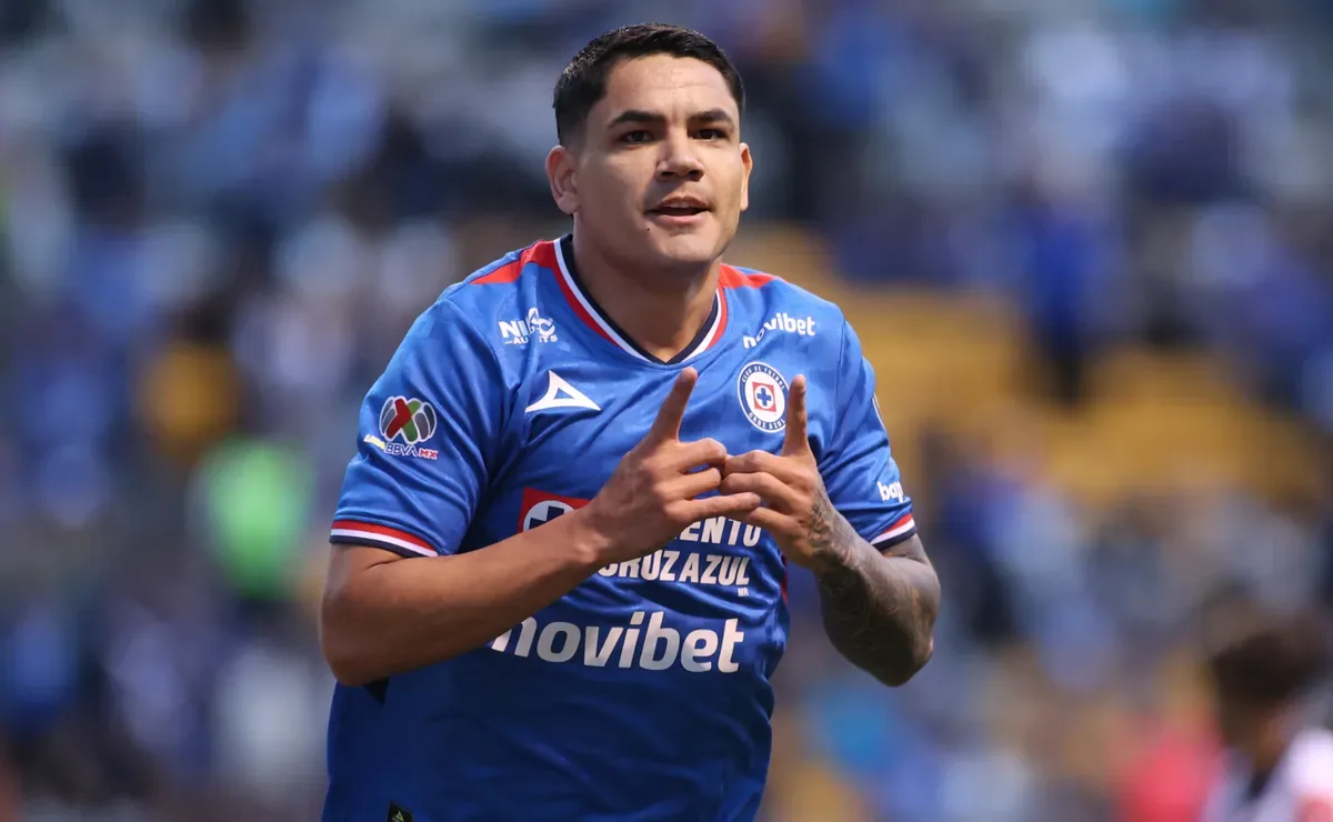 Cruz Azul plantea salida inmediata a Gabriel Fernández si no renueva contrato