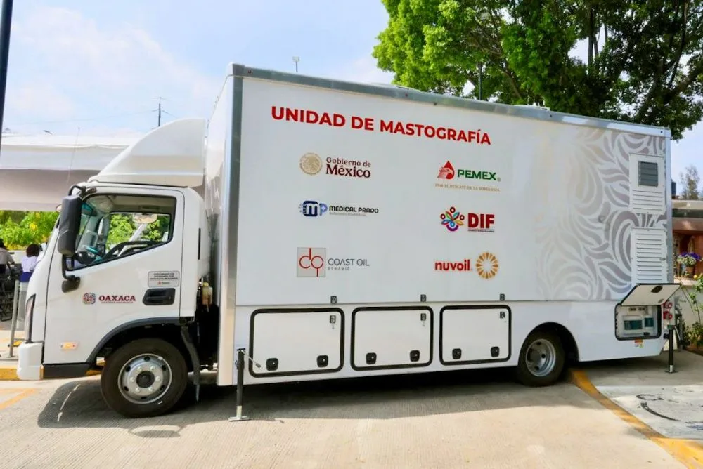 DIF Estatal recibe unidad móvil para detección temprana de cáncer de mama