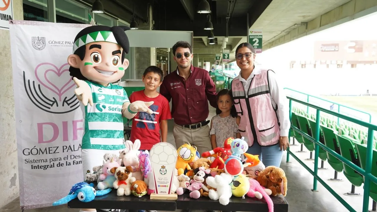 DIF Gómez Palacio recibe donativo del Club Santos Laguna para programas sociales