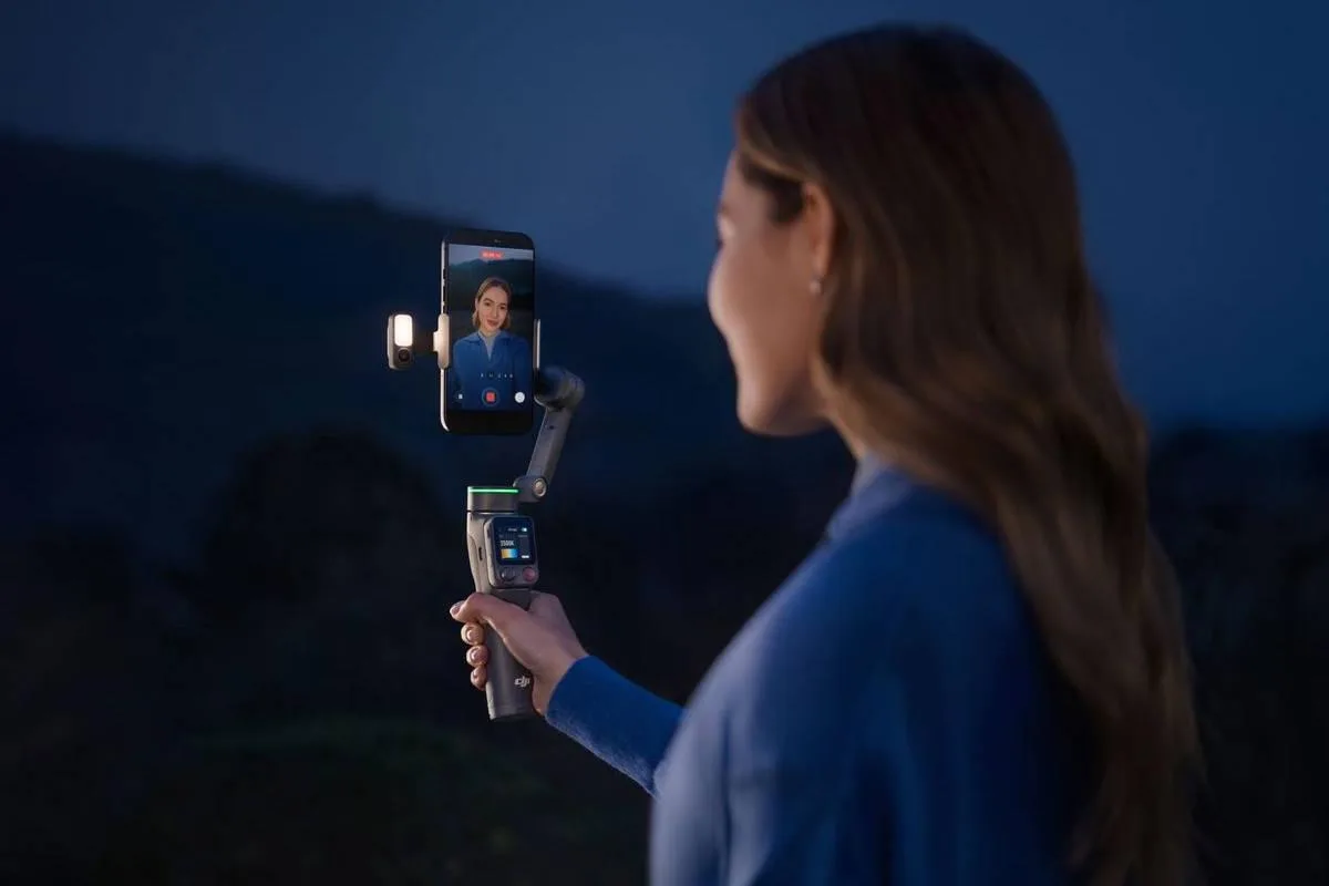 DJI Osmo Mobile 8P, un estabilizador que redefine la grabación móvil con control remoto integrado