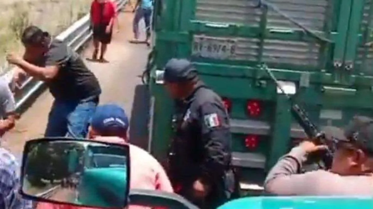 El alcalde de Mitla solicita licencia tras el enfrentamiento armado con maestros en Oaxaca