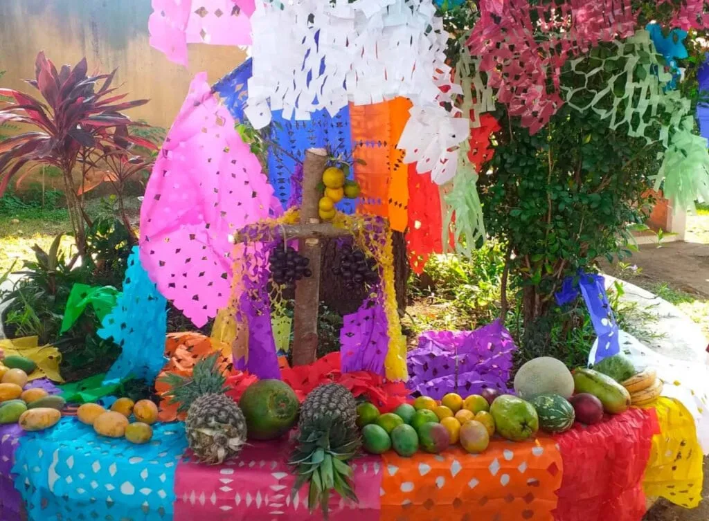 El Día de la Cruz: una tradición que mezcla fe cristiana con rituales ancestrales