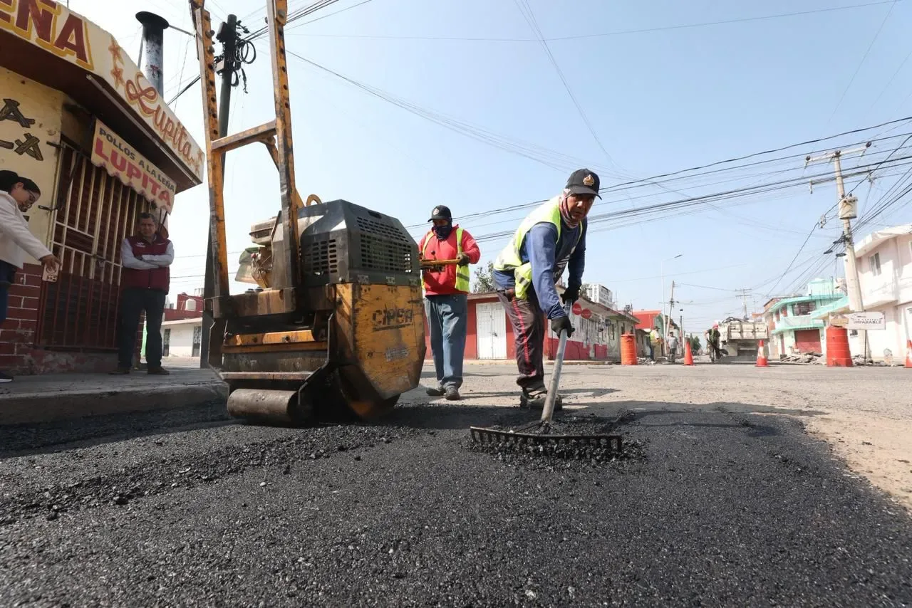 El Gobierno de Pepe Chedraui intensifica trabajos de bacheo en colonia El Patrimonio