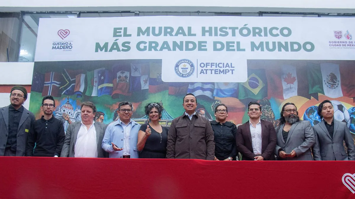 El mural de fútbol en Gustavo A. Madero aspira a ser el más grande pintado con pincel