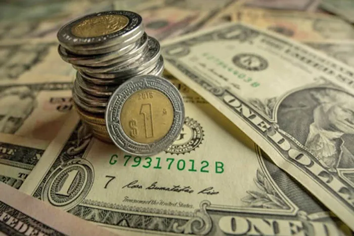 El peso mexicano cierra mayo con leve apreciación respecto al dólar