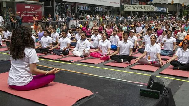 El yoga como respuesta al estrés y la ansiedad en la vida moderna