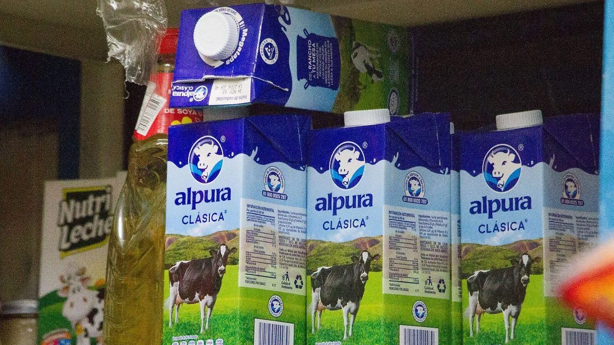 En México se consume más refresco que leche entera, revela estudio sobre hábitos alimenticios