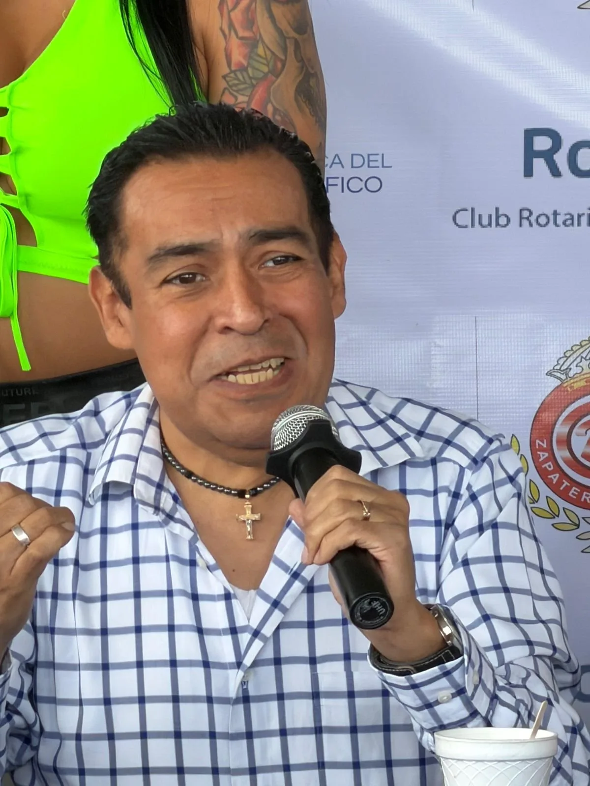 Entregan calzado deportivo a alumnos de escuela primaria en Toluca mediante programa “Zapatitos