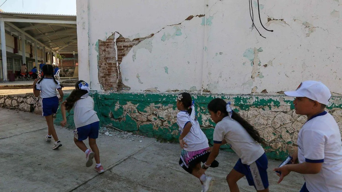 Estados podrán ajustar calendario escolar 2025-2026 por condiciones climáticas y mundial de fútbol