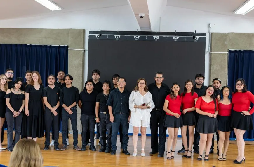 Estudiantes de la Universidad Madero muestran talento en recital final de canto y baile