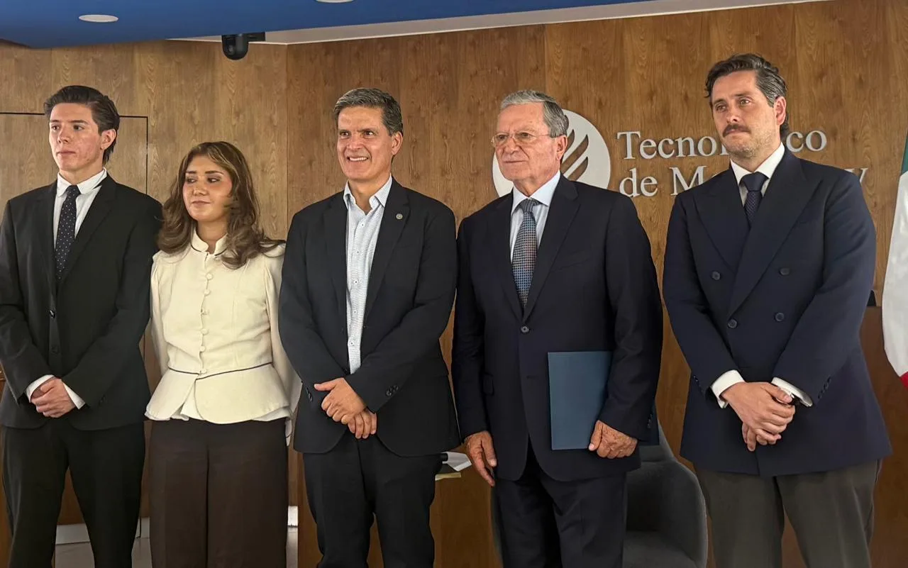 Exgobernador advierte sobre crisis en la formación jurídica y el impacto de la tecnología en el derecho