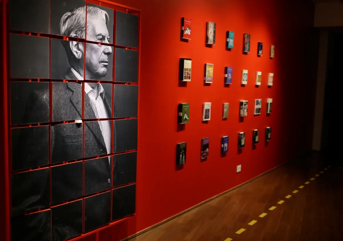 Exposición en La Paz rinde homenaje a Mario Vargas Llosa como lector