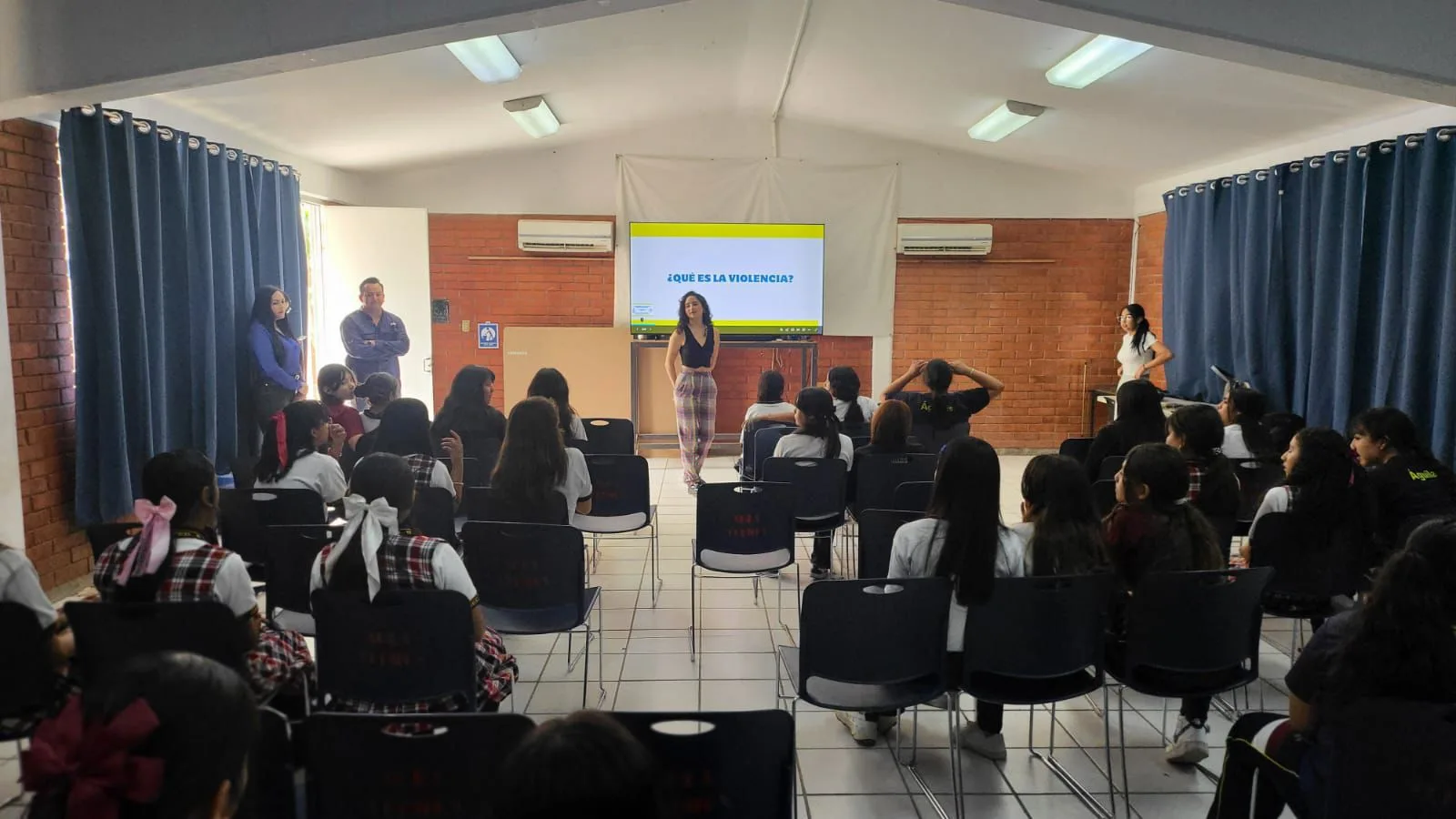 Fomentan cultura de paz y sororidad en jóvenes mediante talleres escolares