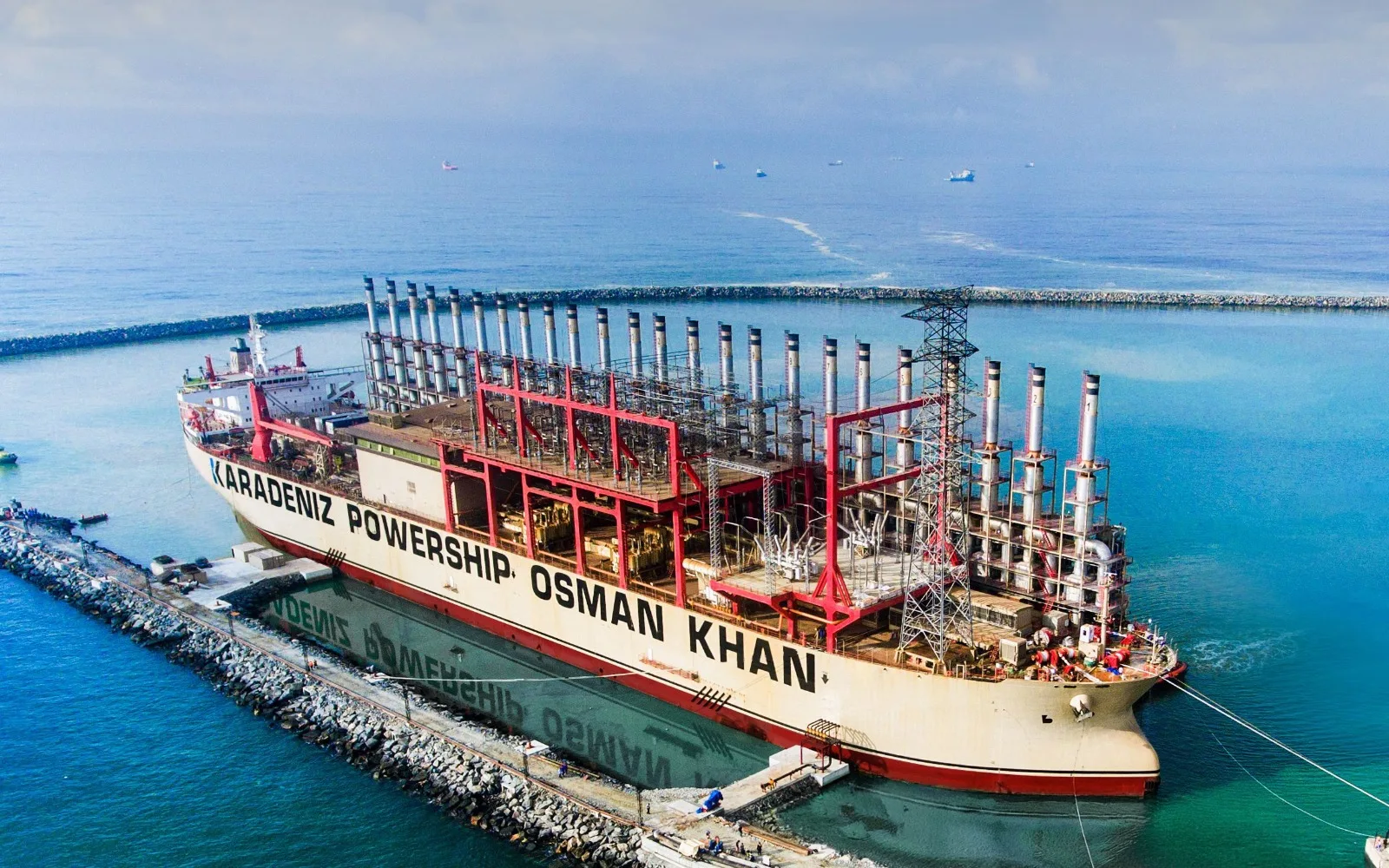 Gobernadora de Quintana Roo descarta aprobación definitiva de barco generador de electricidad
