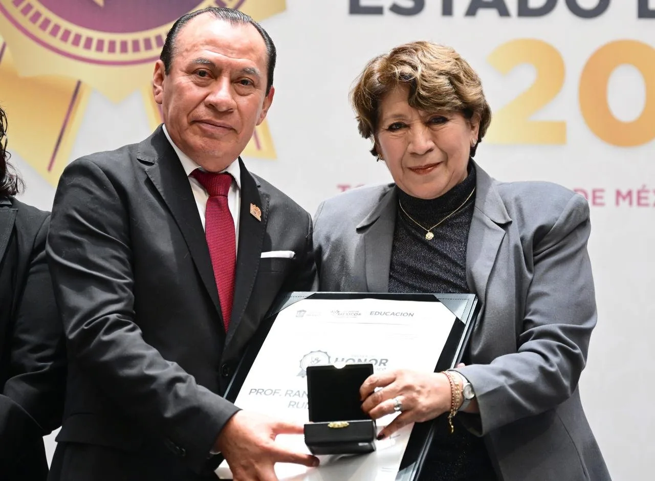 Gobernadora Delfina Gómez entrega Presea de Honor a docentes destacados del Estado de México