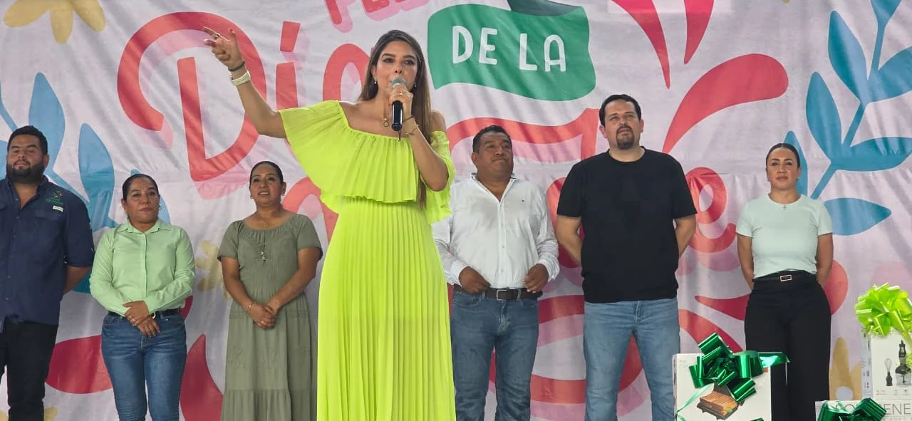 Gobierno estatal celebra el Día de las Madres con actividades masivas y mejoras comunitarias en la Huasteca Potosina